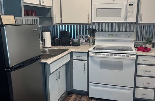 Bardstown Apartment | Bourbon Oak Loft - Spacious 2 bedroom, in the heart of the Bourbon Trail.