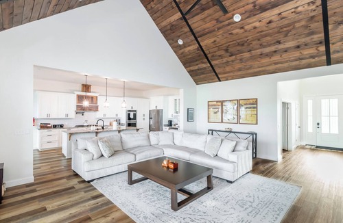 Chaplin House | Bourbon Speakeasy 6BR Estate · Hot Tub · Sleeps 14