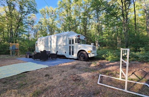 Bitely House | Bourbon St BlueBird Bus on 10 ACRES Dog Friendly