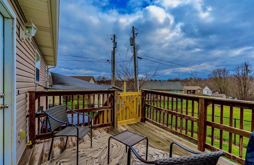 Lawrenceburg House | Bourbon Trail Hot Tub Dog-friendly 3BR 4 beds