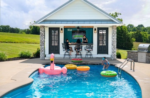 Keene House | 💙 BOURBON TRAIL on LAKE, HEATED POOL, GAME RM, PICKLEBALL, THEATRE, GOLF SIMULATOR!