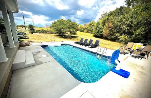 Springfield House | Bourbon Trail Pool & Hot-Tub FUN-ZONE! Game Room! Pool Table! Golden Tee! Ping Pong! Luxurious and Spacious Master Bedroom! Fishing Offsite!