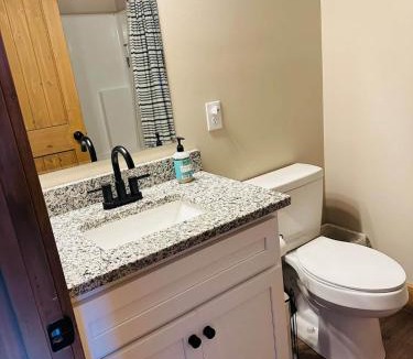 Harrodsburg House | Bourbon Villa at Daynabrook Farm with Hot Tub-6