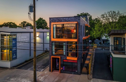 Butchertown House | Bourvelle House — 7 King Suites, Rooftop Deck, NuLu Louisville