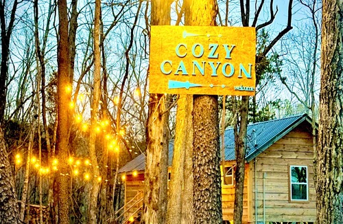 Trenton Cabin | Boutique MCM 2 bed cabin hot tub fire pit 15 min to downtown Chattanooga Tn