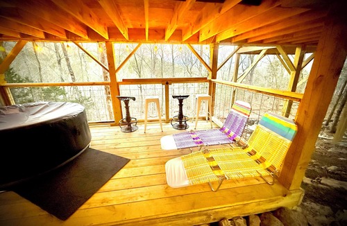 Trenton Cabin | Boutique MCM 2 bed cabin hot tub fire pit 15 min to downtown Chattanooga Tn