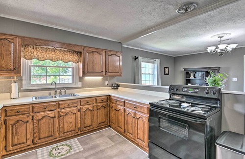 Oakland Cottage | Bowling Green Farmhouse 10 Mi to Mammoth Cave