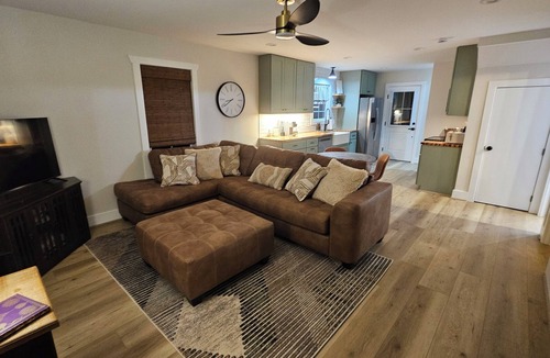 Lexington House | BRAND NEW 4-bedroom 3-bathroom "Cottage on Conrad"