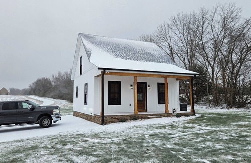 Lexington House | BRAND NEW 4-bedroom 3-bathroom "Cottage on Conrad"