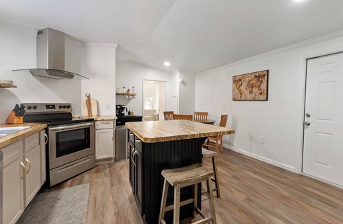 Saint Elmo House | Brand new Beautiful 3-bedroom house with AC in quaint Theodore