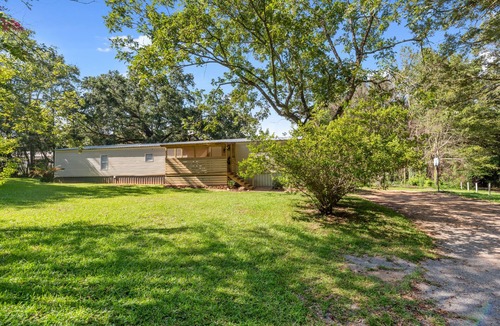 Saint Elmo House | Brand new Beautiful 3-bedroom house with AC in quaint Theodore