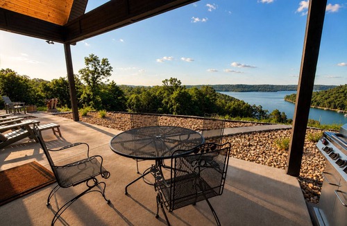 Garfield House | Brand-New Beaver Lake Cabin - Lake Views - Fire Pit - Sleeps Up To 9