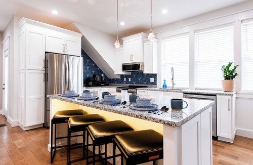 Richmond House | Brand New Build -Near EKU & Downtown -Easy I-75 Access - 2 King Beds - Garage