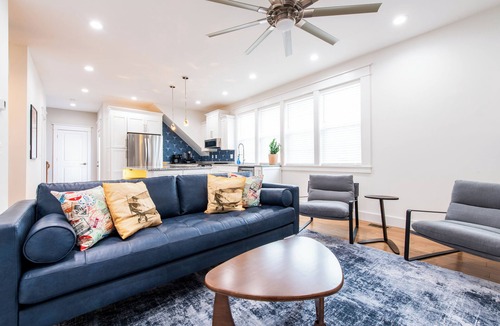 Richmond House | Brand New Build -Near EKU & Downtown -Easy I-75 Access - 2 King Beds - Garage