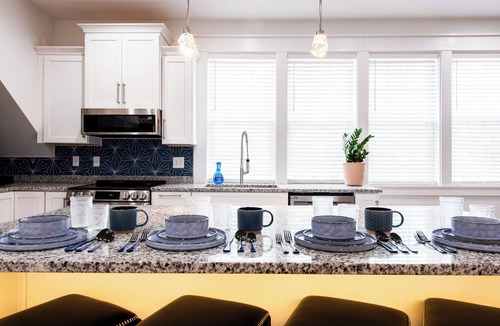 Richmond House | Brand New Build -Near EKU & Downtown -Easy I-75 Access - 2 King Beds - Garage