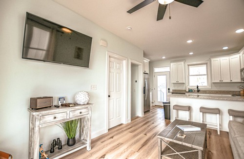 La Follette House | Brand New! Deerfield house with covered boat slip!