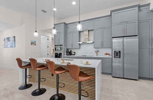 Trafalgar House | BRAND NEW! Experience Luxury, Canal views, Heated Pool - Villa Sojourner Sanctuary -Roelens