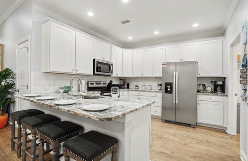 Crescent Beach House | Brand NEW Heatable PRIVATE Pool| Mini-Golf |Hot Tub| Steps2Beach| Ground Floor Suite, Perfect for Families, Close to Everything in NMB!