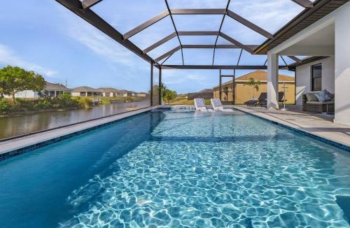 Diplomat House | Brand New & Luxurious, Sunsets, Heated Pool & Spa - Villa Palm Breeze - Roelens