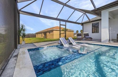 Diplomat House | Brand New & Luxurious, Sunsets, Heated Pool & Spa - Villa Palm Breeze - Roelens
