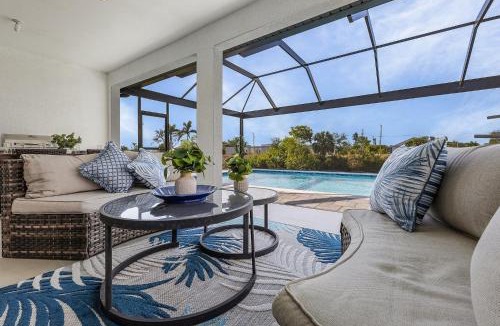 Diplomat House | Brand New & Luxurious, Sunsets, Heated Pool & Spa - Villa Palm Breeze - Roelens