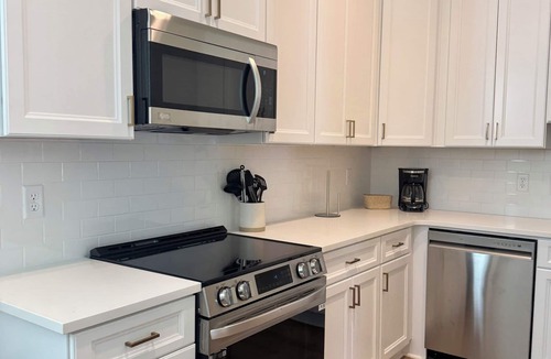 Auburn Cottage | Brand New! Luxury 2-Bedroom Cottage in Downtown Auburn!