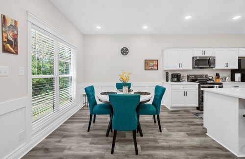 Clarksville House | Brand New Modern Comfort 3BR/2BA Entire House