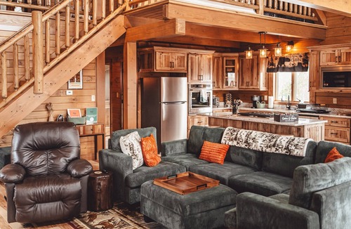 McArthur Cabin | Brand New Pet-Friendly Cabin! Hot-Tub, Fireplace & Game Loft!