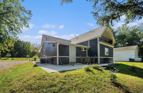 Bloomingdale House | Breathe & Unwind: Secluded Cabin 2BR- Near South Haven