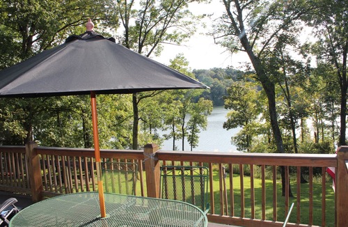 Lindseyville House | Breathtaking Lakefront Views!