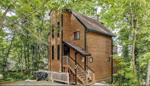 Chalet Village Ski Chalet | Breathtaking Mtn Views, Hot Tub, Sauna, Pool, close to Downtown!