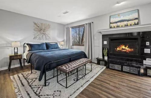 Chalet Village Ski Chalet | Breathtaking Mtn Views, Hot Tub, Sauna, Pool, close to Downtown!