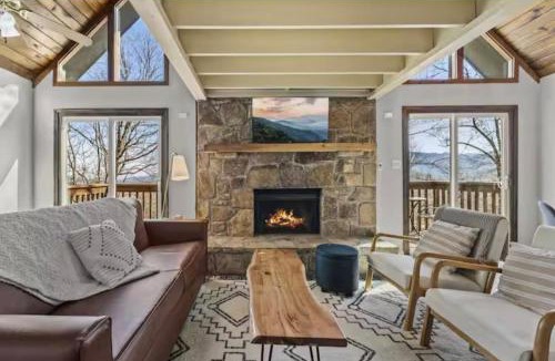 Chalet Village Ski Chalet | Breathtaking Mtn Views, Hot Tub, Sauna, Pool, close to Downtown!