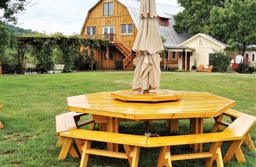 Lexington Cottage | Breathtaking Views & Cozy Studio