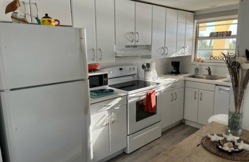 Central Beach Condo | Breathtaking Waterfront Escape in Fort Lauderdale — Chic, Bright & Top-Reviewed!