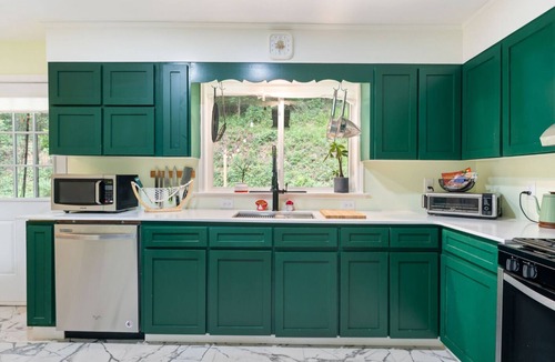 Crestline Heights House | Bright 3BR Retreat in Cahaba Heights, Safe and Central to Hospitals, Shopping