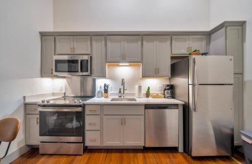 Downtown Louisville Apartment | Bright and Modern Studio in Louisville # 408