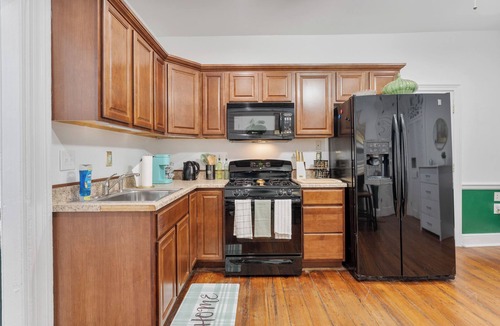Old Town Fredericksburg Apartment | Bright and Spacious Studio in Heart of FXBG