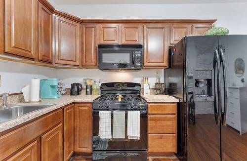 Old Town Fredericksburg Apartment | Bright and Spacious Studio in Heart of FXBG