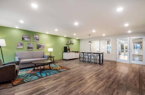 Newnan Hotel | Bright & Clean 4 Suites. Top Sight of Newnan Area