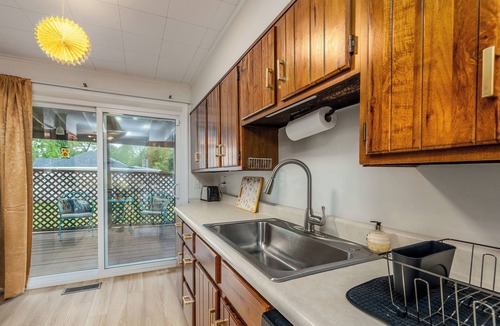 Mount Vernon House | Bright & Cozy Stay Near Downtown Mt. Vernon
