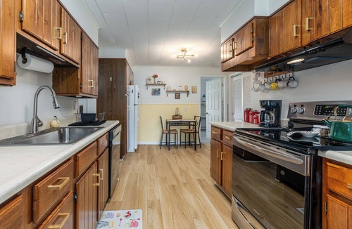 Mount Vernon House | Bright & Cozy Stay Near Downtown Mt. Vernon