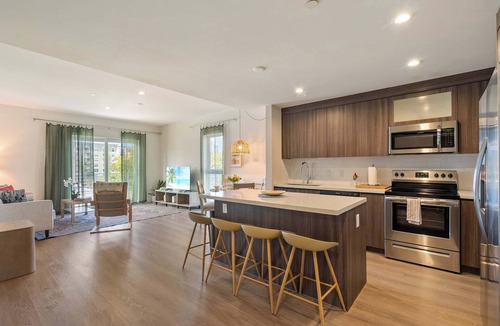 Parkside Apartment | Bright Hollywood Two Bedroom with Free Parking