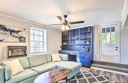 New Castle House | Bright Home with Fireplace & Screened-In Porch!