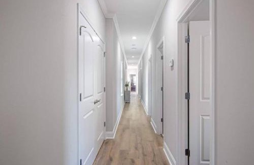 Tulane - Gravier House | Bright & Inviting 5BR Home near FQ and Superdome