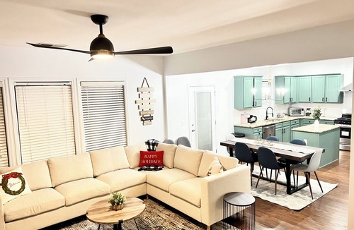 Sugar Hill House | Bright Modern & Comfort 5BR-3Bath Fenced Yard Home in charming Sugar Hill