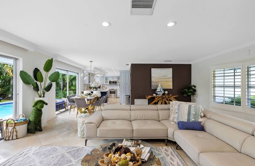 Imperial Point Villa | Bright & Modern Villa with Private Pool in Fort Lauderdale - 30 min to MAJOR INTERNATIONAL SPORTING EVENT!