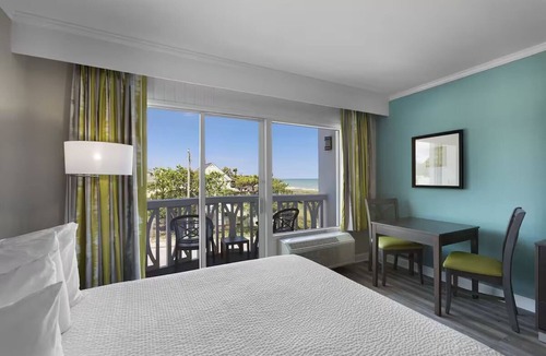 Myrtle Beach Resort | Bright Ocean View Room Near Boardwalk, Pool & Dining – Myrtle Beach
