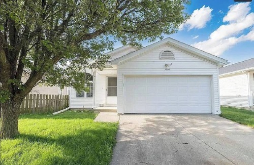 Bloomington House | Bright & Spacious 4-Bedroom Home in Peaceful Bloomington Neighborhood
