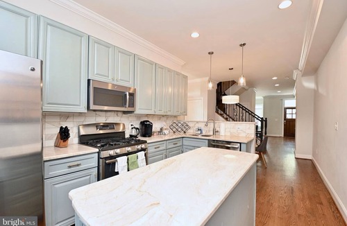 Near Northeast House | Bright & Spacious 5BR Home Near Capitol Hill Free Parking